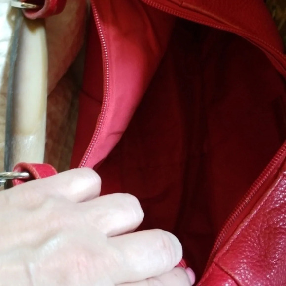 Bloomingdales Red pebbled‎ leather shoulder bag - Picture 7 of 9